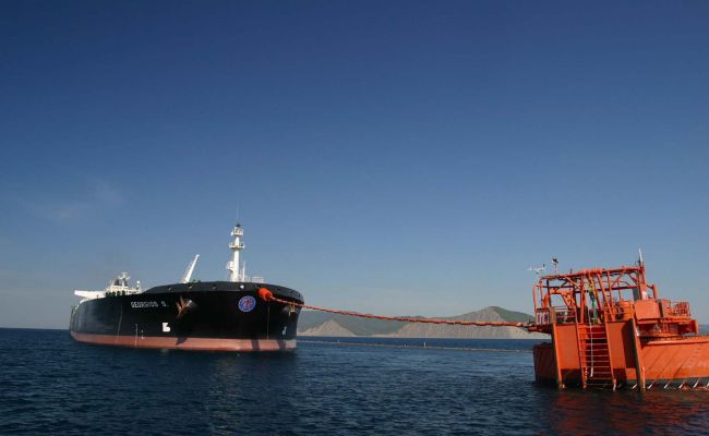 Греческое судно, шедшее за казахстанской нефтью, атаковано возле Новороссийска