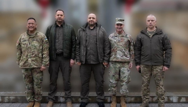 Нажрался до посинения, ударился головой: детали визита генерала армии США в Киев