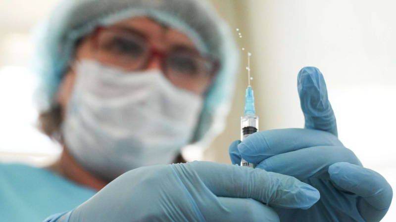 Биолог объяснил, можно ли создать вирус, поражающий людей одной национальности