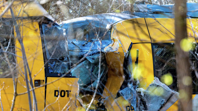 Два пассажирских поезда столкнулись лоб в лоб в Дании