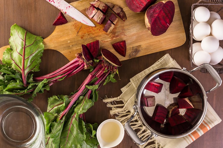 Как приготовить борщ со свеклой чтобы был красный