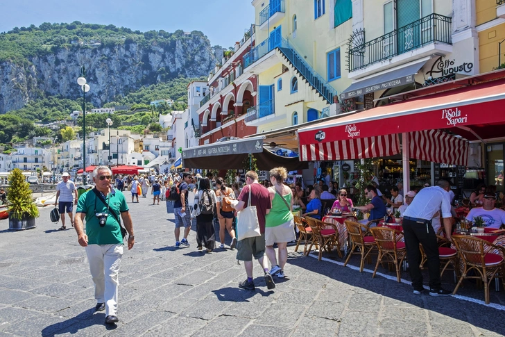 И незачем так орать: на Капри штрафуют и закрывают рестораны, зазывающие туристов И незачем так орать: на Капри штрафуют и закрывают рестораны, зазывающие туристов