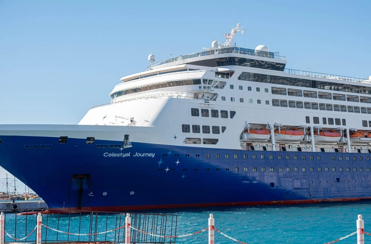 Круизные лайнеры угодили в пробку в Ормузском проливе