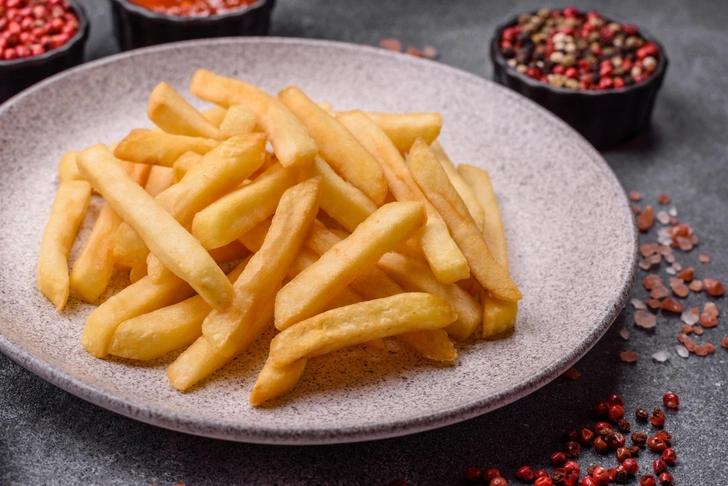 Микроволновка помогла сделать картошку фри менее вредной: как это работает