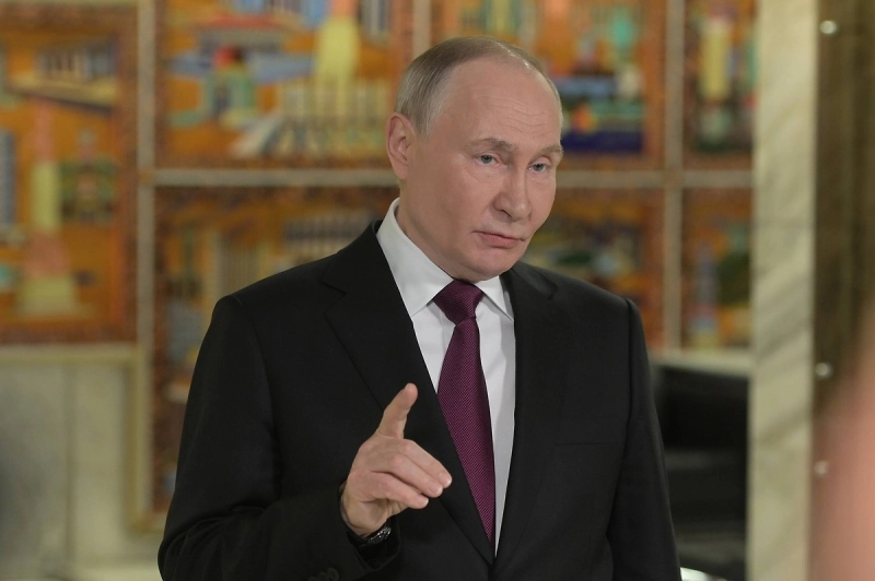 Путин призвал профильную комиссию рассмотреть программу ускоренного внедрения ИИ Путин призвал профильную комиссию рассмотреть программу ускоренного внедрения ИИ