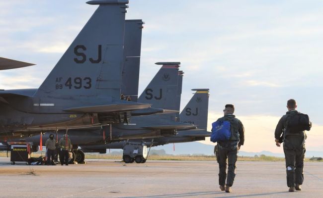Спецназ США нашел сбитого летчика и покинул территорию Ирана — СМИ