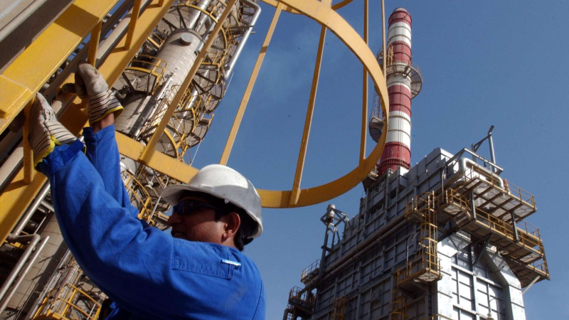 Терпение арабов иссякло: мировой рынок нефти рухнул