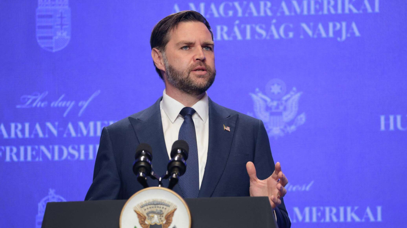 Вэнс обвинил спецслужбы Украины в попытках повлиять на выборы в США Вэнс обвинил спецслужбы Украины в попытках повлиять на выборы в США