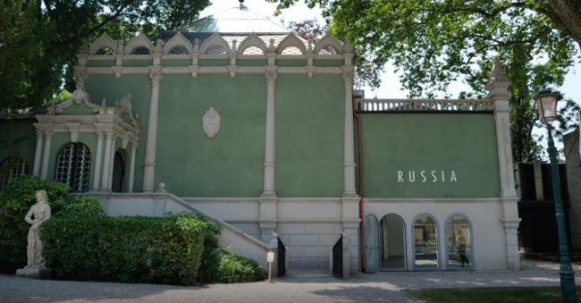 В павильоне России высказались о возможном отказе от участия в Венецианской биеннале В павильоне России высказались о возможном отказе от участия в Венецианской биеннале