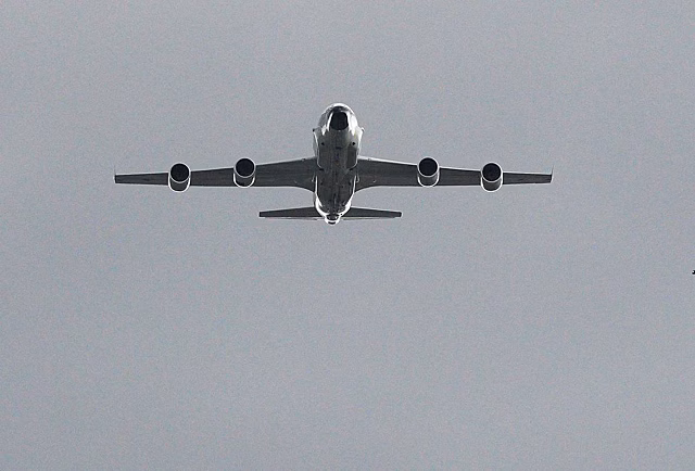 Российские Су-27 и Су-35 прогнали британский RC-135W над Черным морем