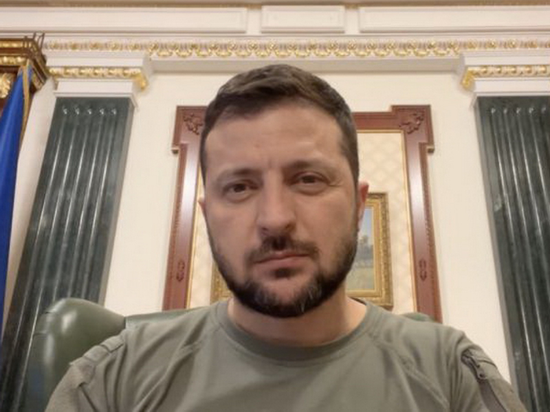 «Мы дали разрешение на парад, а не на безумие»: Зеленский обратился к миру, заявив об угрозе удара «Орешником»