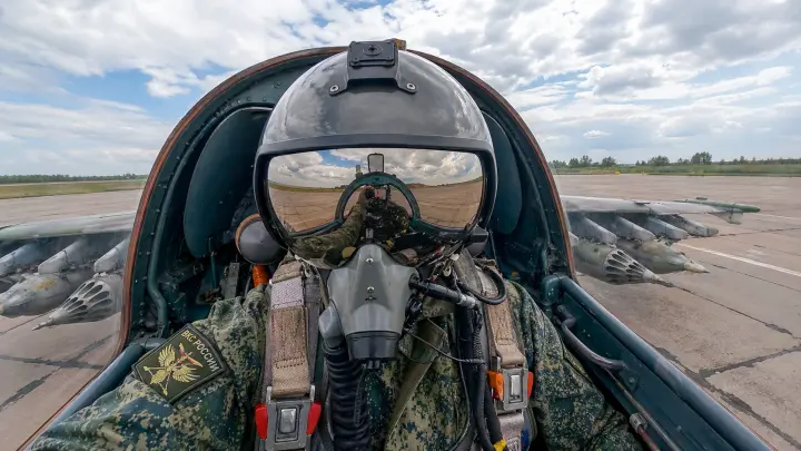 Самолёт с главой Минобороны Британии «ослеп» у границы с Россией: В Лондоне уже «рвут и мечут»