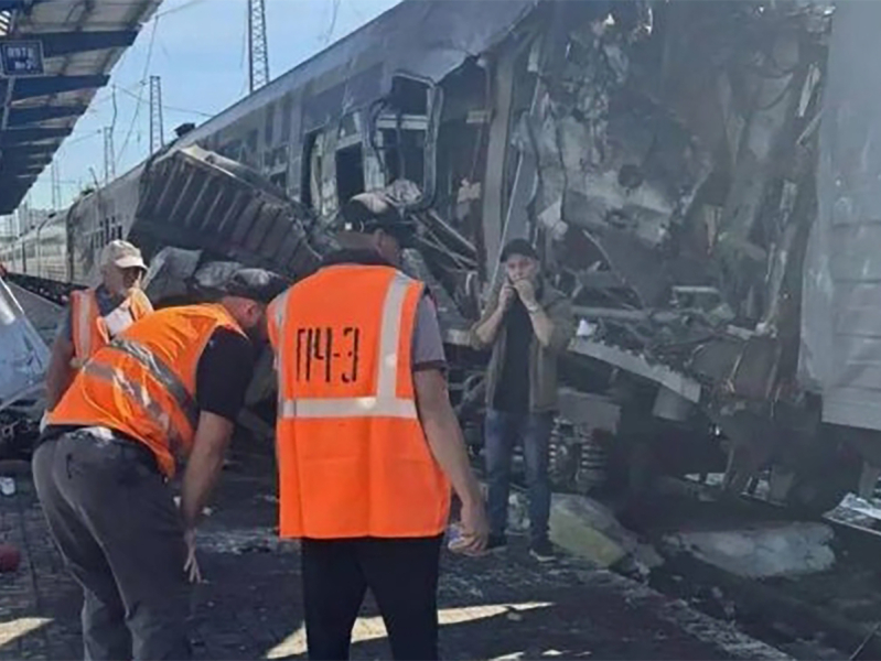 Атака на поезд в Крыму: один человек погиб, есть раненые — пассажиры оказались под ударом