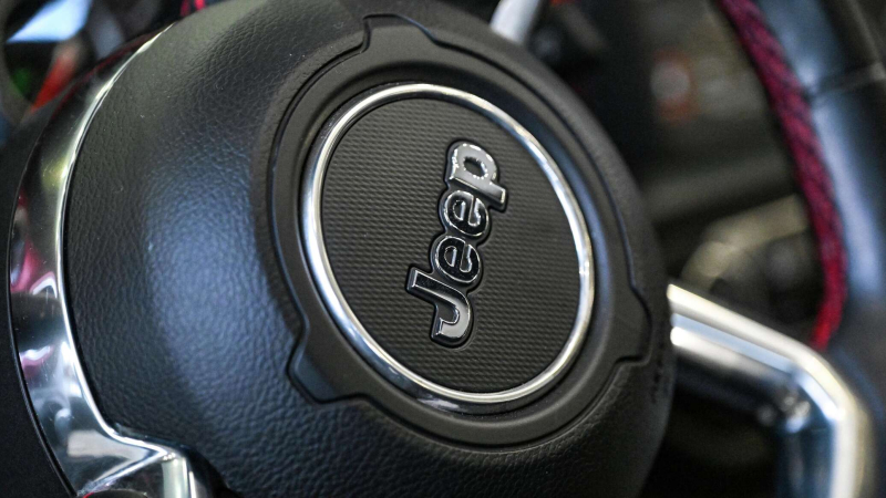 Более 1,3 млн автомобилей Jeep отзывают по всему миру из-за риска возгорания
