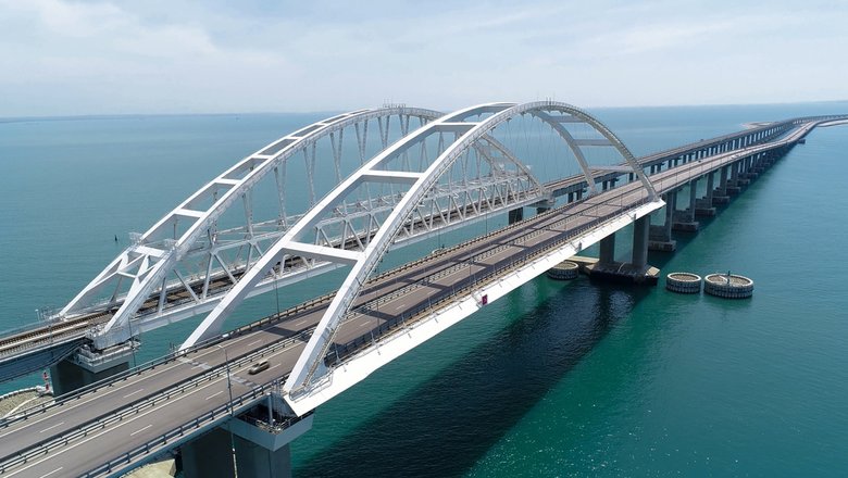 Движение по Крымскому мосту остановлено