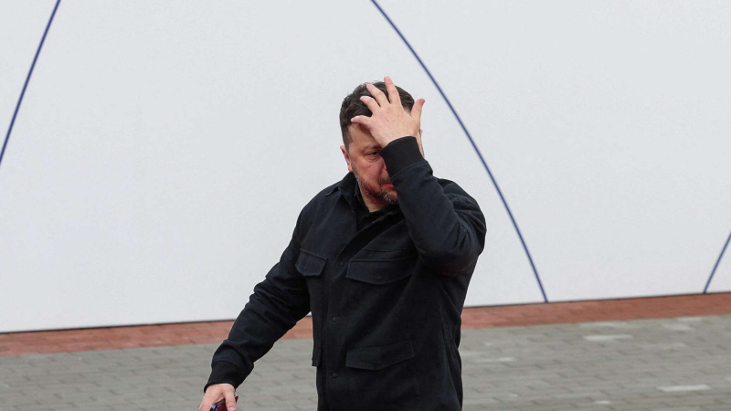 Евродепутаты требуют лишить Зеленского ордена за вклад в евроинтеграцию