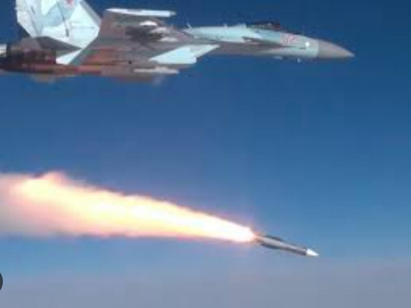 «Засечь не успевают»: Су-57 шестую неделю наносит удары по тылам Украины — почему его называют «истребителем-призраком»