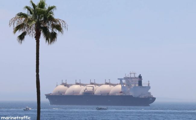 Иран загоняет танкеры в свои воды: катарский СПГ притормозил после атаки
