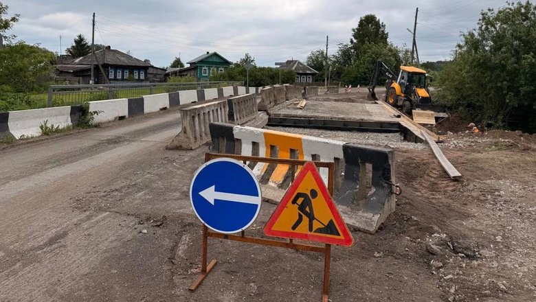 На мосту через реку Платошинку в Пермском крае уложат асфальт
