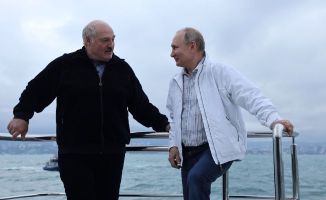 Путин поздравил Лукашенко: Сможем отстоять свои законные интересы