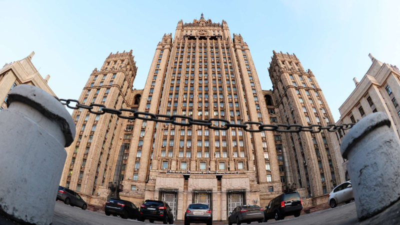Россия заявила протест Эстонии из-за сноса памятника на братской могиле