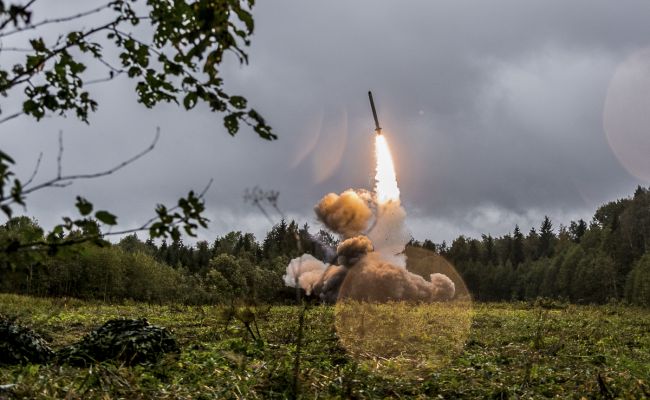 В Киеве гремят взрывы: столицу Украины атакуют баллистические ракеты