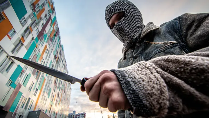 17-летний мигрант напал с ножом на женщину в московском парке: Погибшая оказалась капитаном ВС России