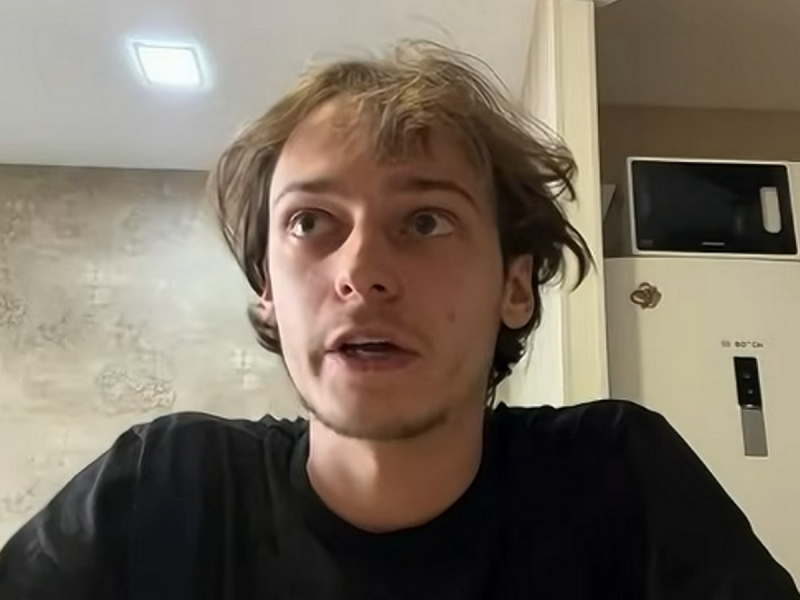 «Хочу отстраивать Марс»: актер Алексей Ярмущик уехал из России после громкого заявления о Путине и  рассказал о планах