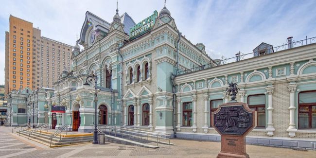 Может быть, даром? Рижский вокзал в третий раз оказался никому не нужен