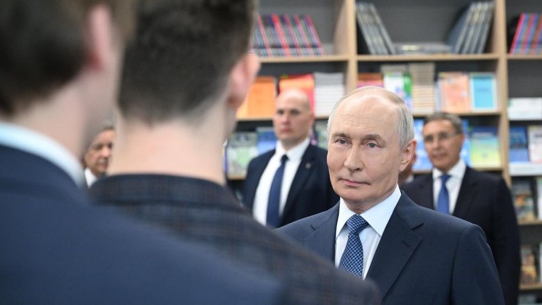 Путину показали устройство, само возвращающее книги на полки библиотек