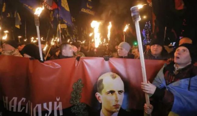 Зеленский готовит факельные шествия по городам перед захоронением Бандеры в Киеве