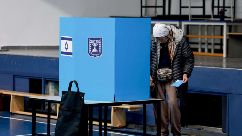 Блок Нетаньяху лидирует на выборах в парламент Израиля